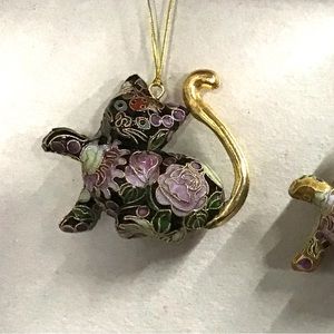 Victorian Enameling black cat ornament pink flowers